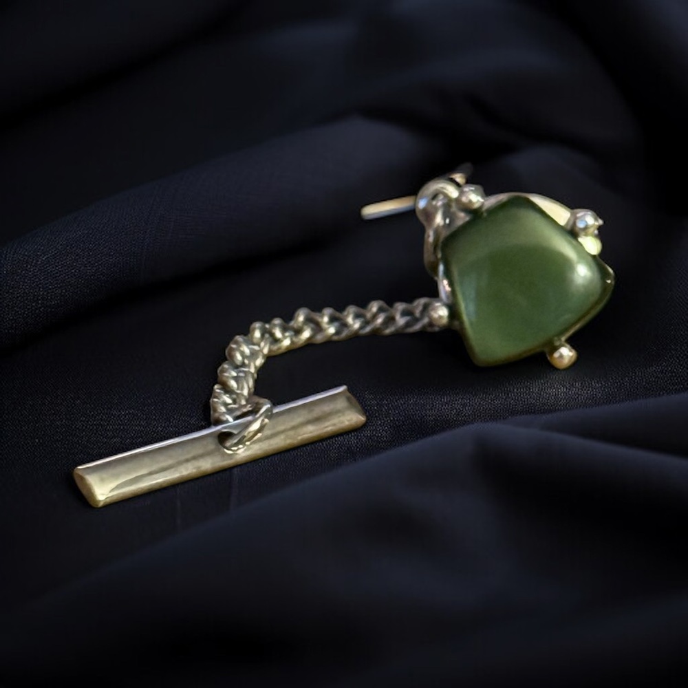 Vintage Sarah Coventry The New Yorker Moonglow tie tack